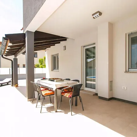 Pikula Mit Gemeinsamem Pool Apartamento Štinjan