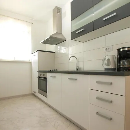 Apartamento Pikula Mit Gemeinsamem Pool