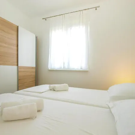 Apartamento Pikula Mit Gemeinsamem Pool Štinjan