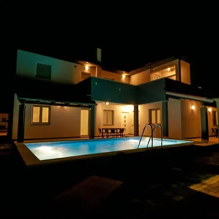 Pikula Mit Gemeinsamem Pool *