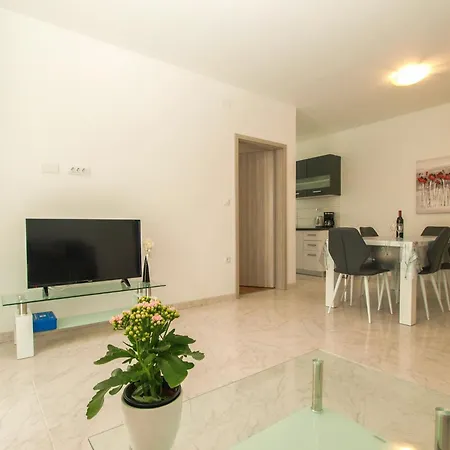 Pikula App2 Apartment *